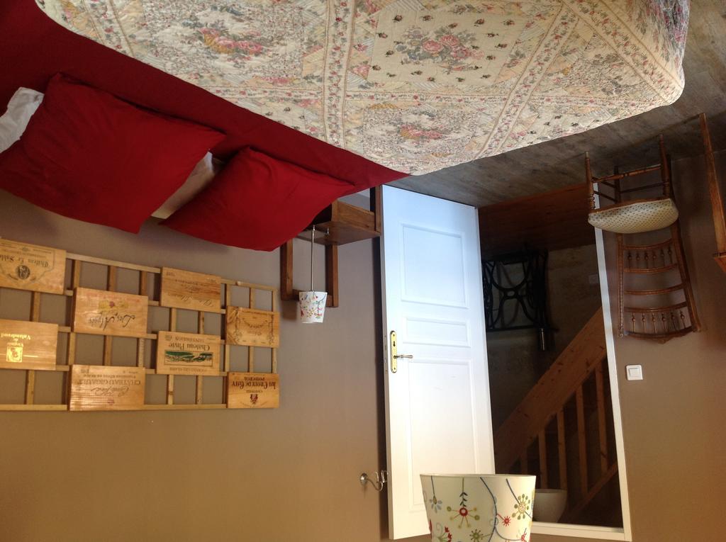 Hotel La Petite Madeleine Castillon-la-Bataille Zimmer foto