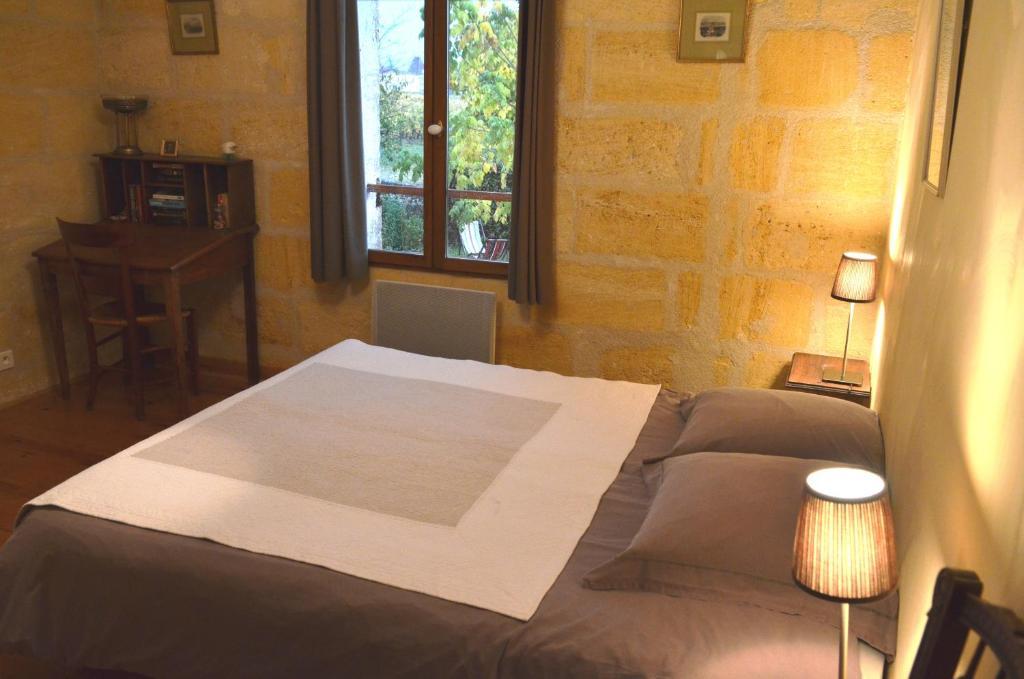 Hotel La Petite Madeleine Castillon-la-Bataille Zimmer foto
